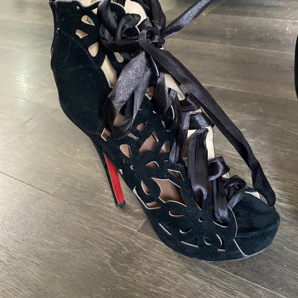 Boutique stilettos black floral